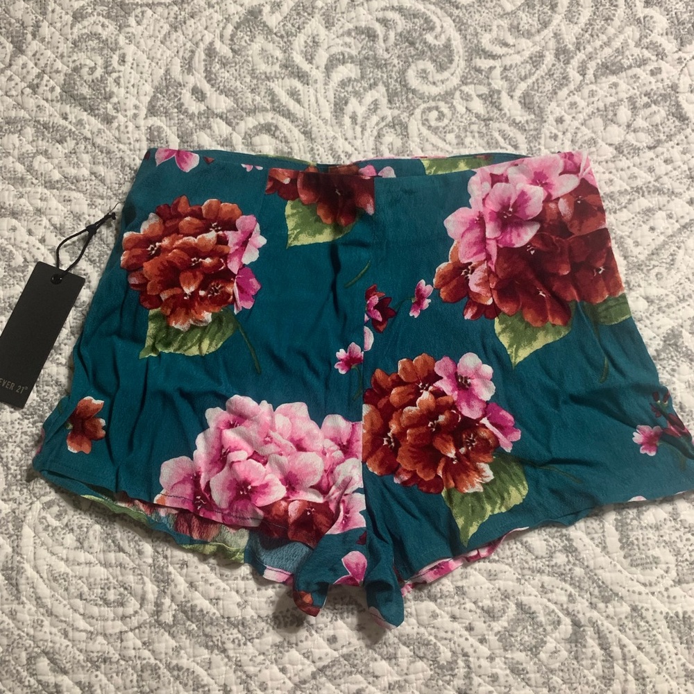 Forever 21 shorts - Picture 2 of 5